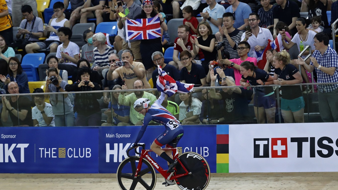 Z triumfu v bodovacích pretekoch na MS v dráhovej cyklistike sa tešila britská reprezentantka Elinor Barkerová.