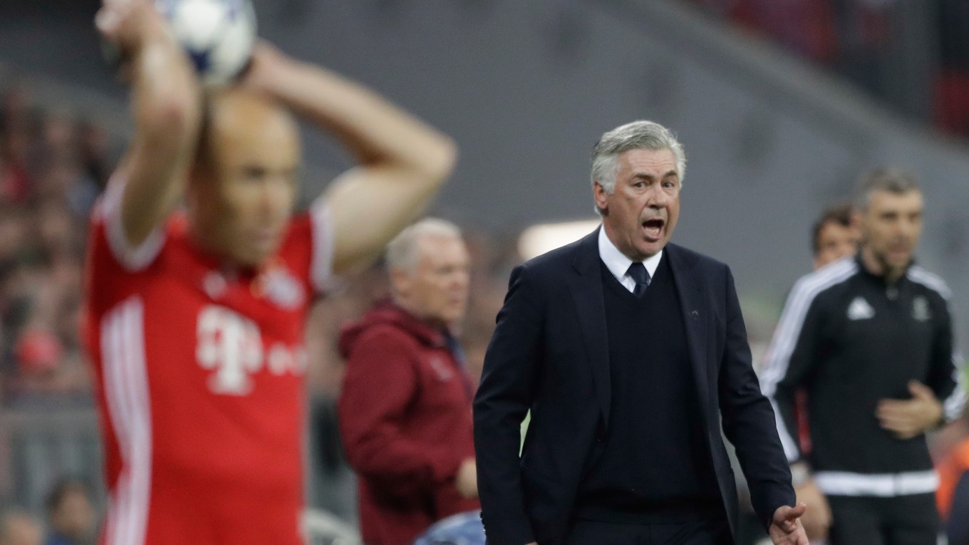 Futbalisti Bayernu Mníchov sú v Lige majstrov v náročnej pozícii, keď v prvom zápase štvrťfinále prehrali doma s Realom Madrid 1:2.