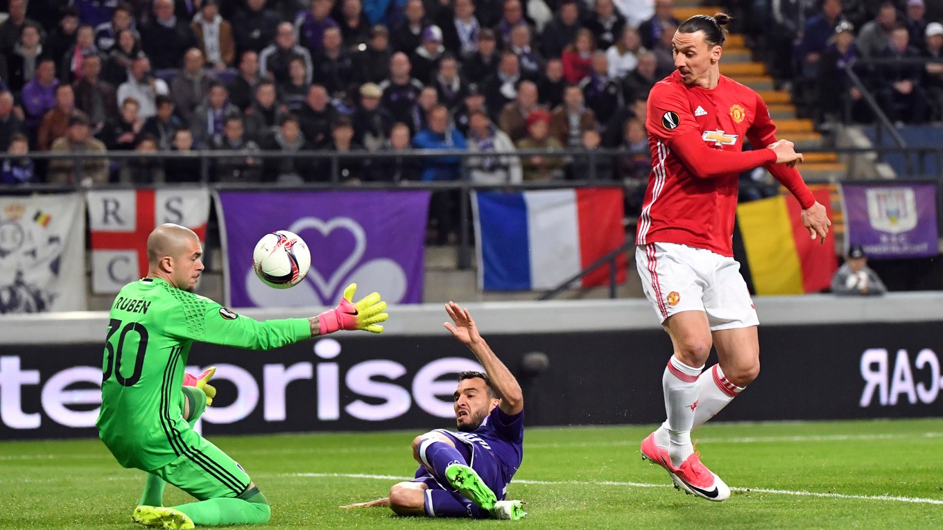 Manchester na ihrisku RSC viedol 1:0, ale inkasoval v 86. minúte po hlavičke Leandera Dendonckera, čo bola jediná strela na bránku domácich v stretnutí. 