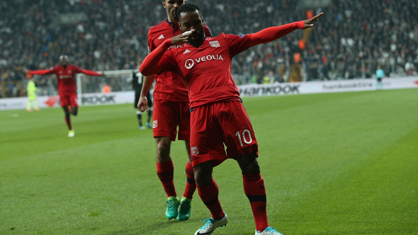 Alexandre Lacazette (v popredí).