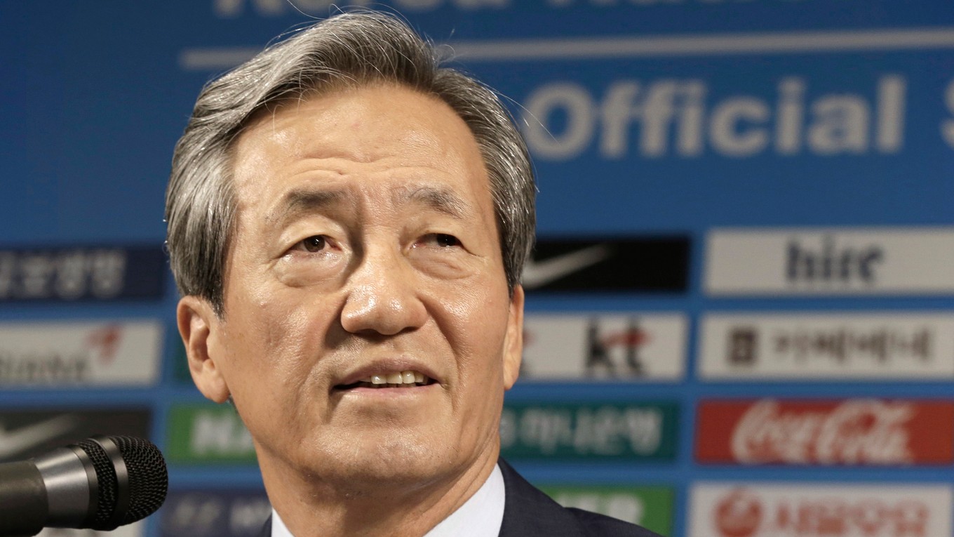 Chung Mong Joon dostal trest za porušenie etických pravidiel.