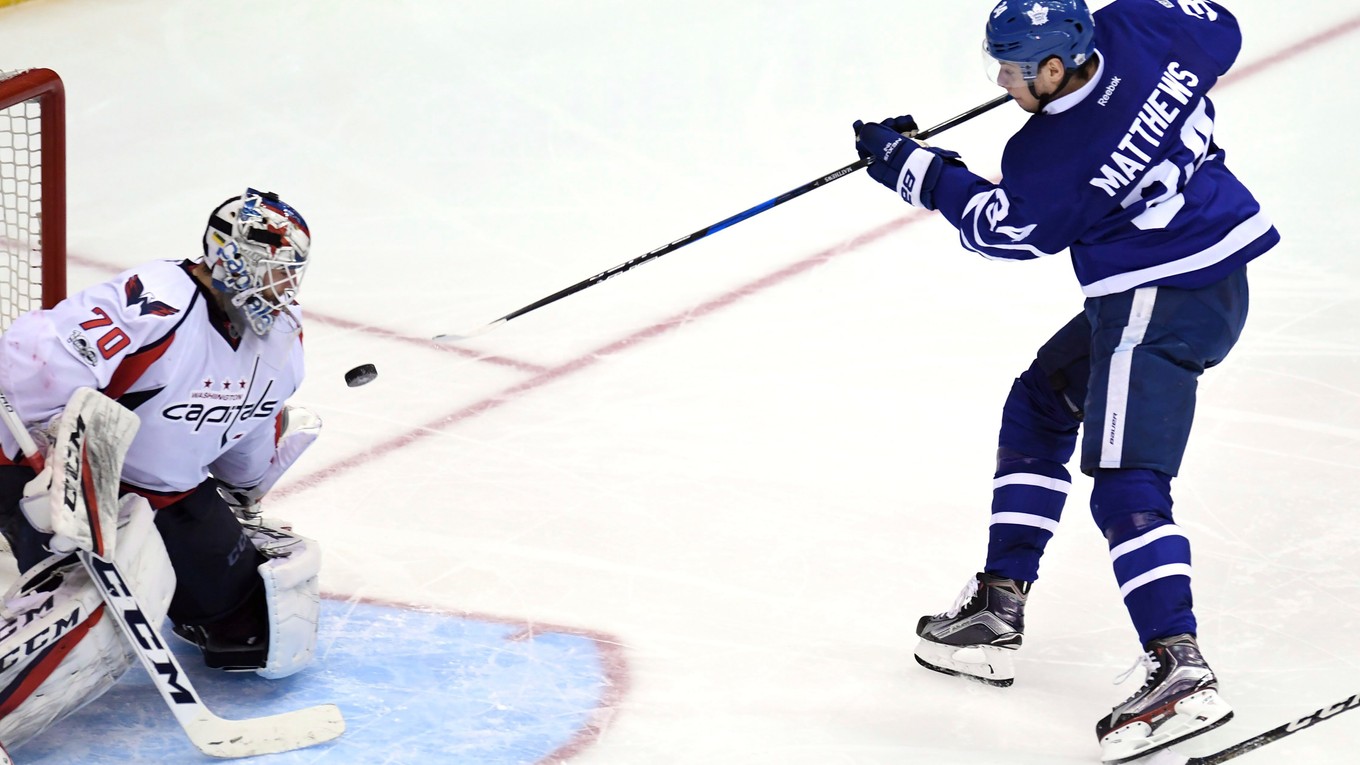 Útočník Toronta Maple Leafs Auston Matthews nepomôže americkej reprezentácii na hokejových MS v Kolíne nad Rýnom a Paríži.