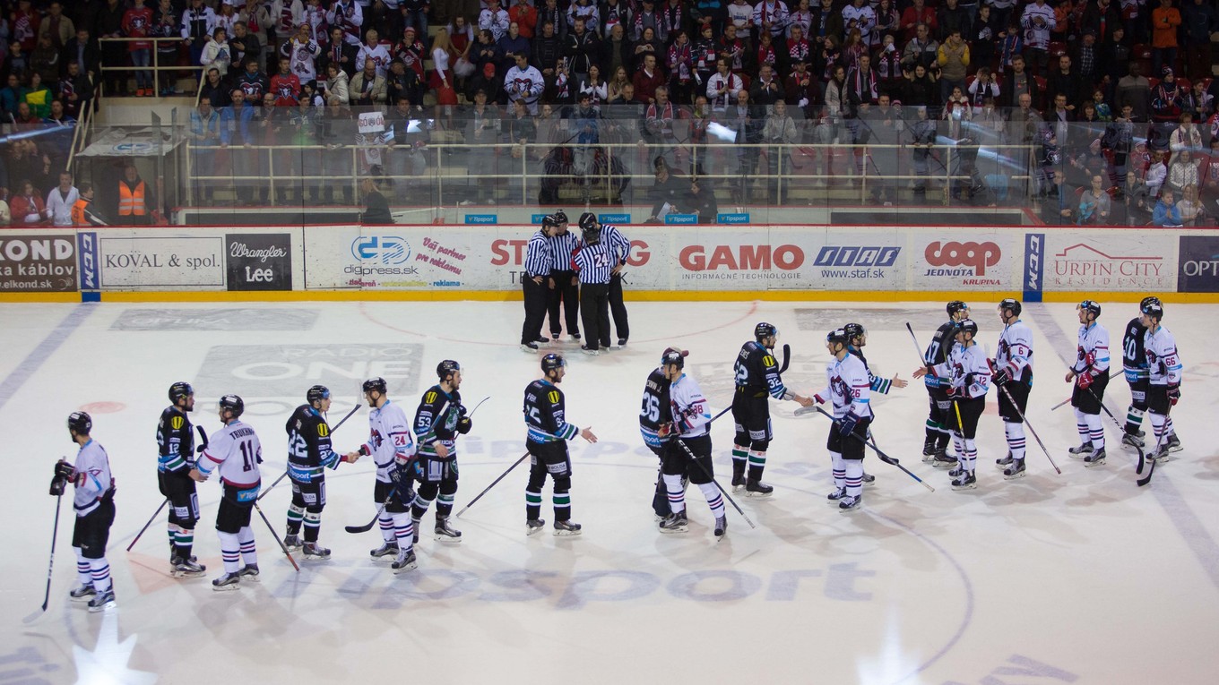 Hokejisti Nových Zámkoch skončili v tejto sezóne v úvodnom kole play-off, v ktorom nestačili na neskoršieho majstra z Banskej Bystrice.