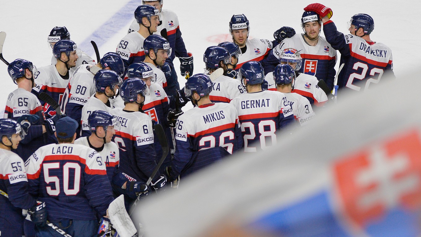 Slovenskí hokejisti dosiahli prvú výhru na šampionáte.