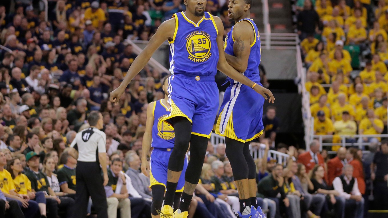 Basketbalisti Golden State Warriors zvíťazili aj v treťom zápase semifinále play-off nad Utahom.