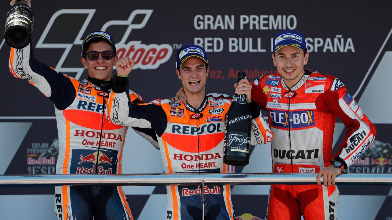 Na snímke zľava španielski jazdci Marc Marquez, Dani Pedrosa a Jorge Lorenzo.
