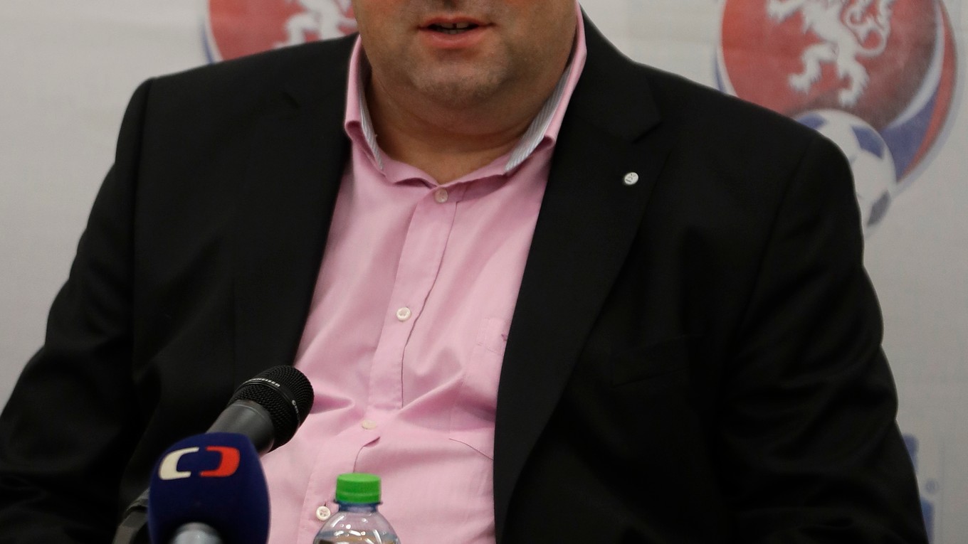 Bývalý šéf českého futbalu Miroslav Pelta je od júna vo väzení pre nezákonné rozdeľovanie štátnych dotácií.