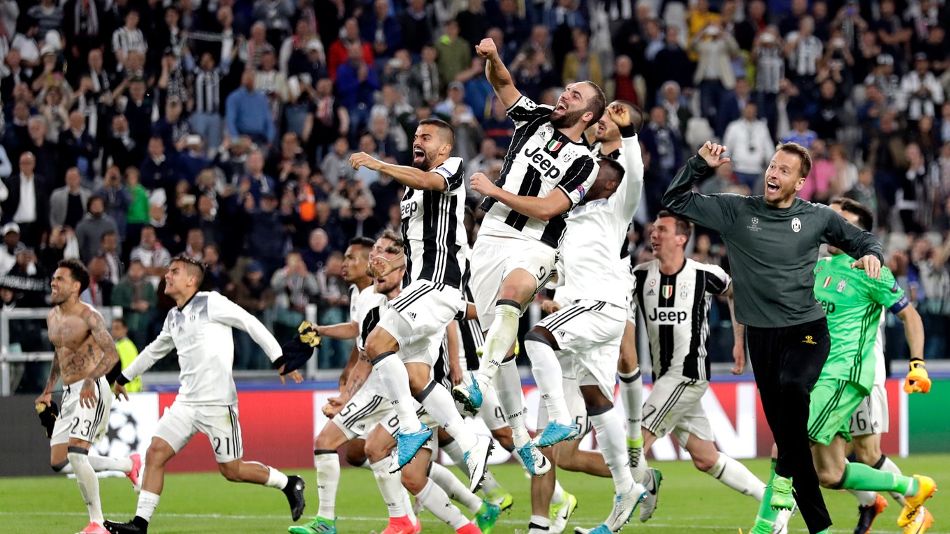 Radosť hráčov Juventusu z postupu do finále Ligy majstrov.