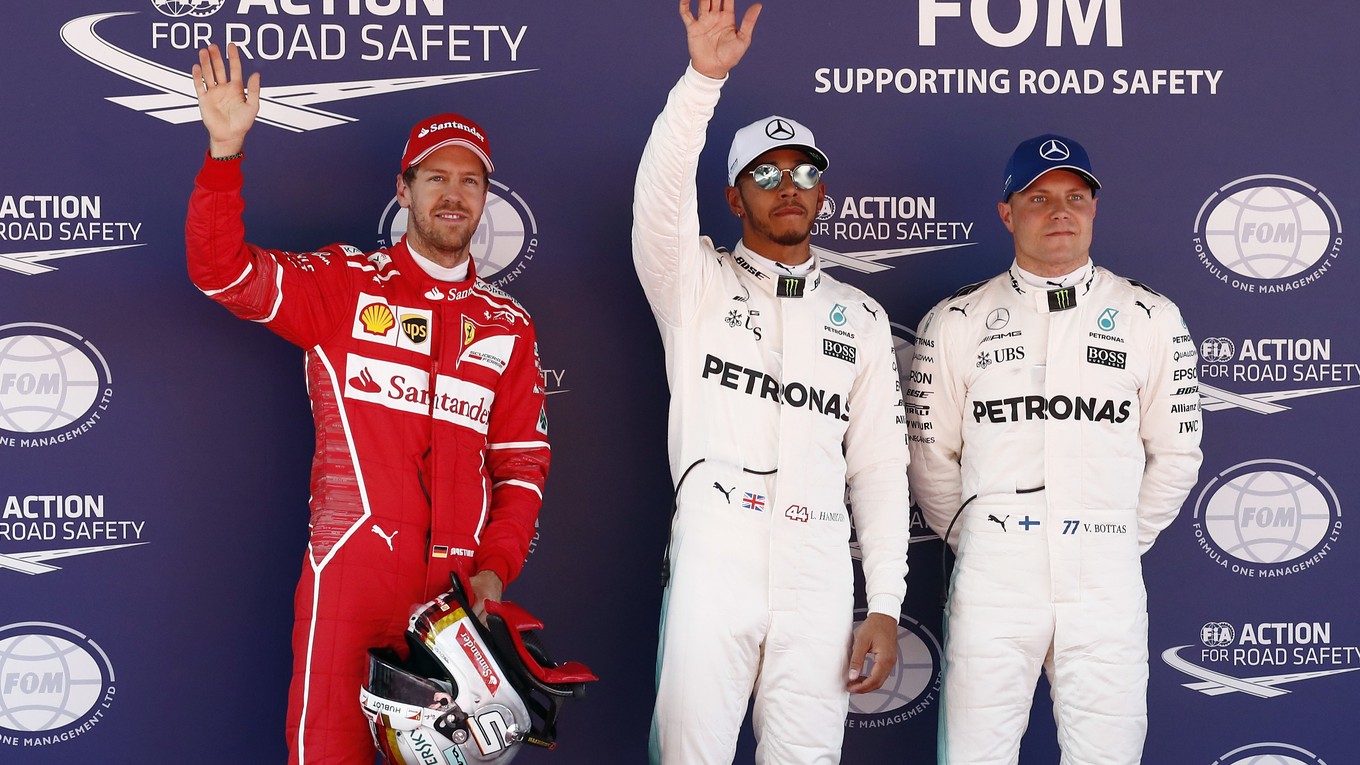 Zľava Sebastian Vettel, Lewis Hamilton a Valtteri Bottas.