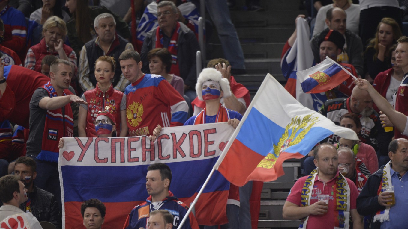"Úpadok ruského hokeja je zrejmý, chabé výkony. Veď v tom zápase sa pomaly nebolo na čo pozerať. Keď po zápase hovorili komentátori, že Rusi sú úplne inde, hneď som im dal za pravdu," píše autor.