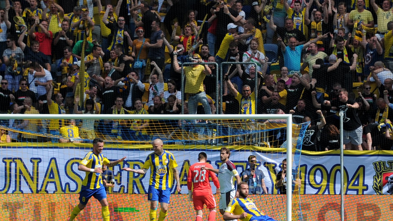 Hráčov Dunajskej Stredy povzbudzovalo v hľadisku viac ako sedemtisíc fanúšikov.