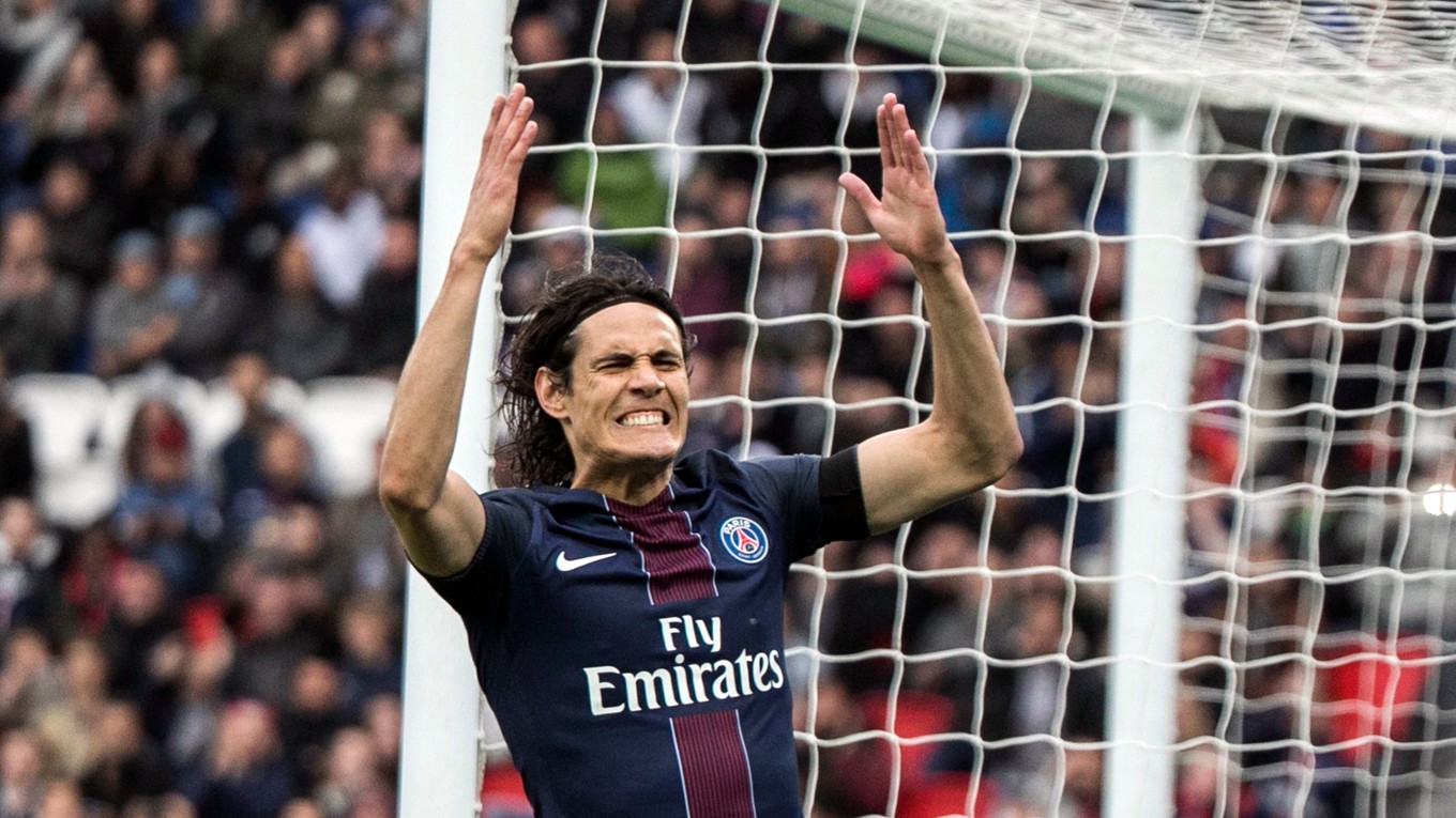 Uruguajského útočníka Edinsona Cavaniho v službách Paríža Saint-Germain zvolili za najlepšieho futbalistu sezóny vo francúzskej Ligue 1.