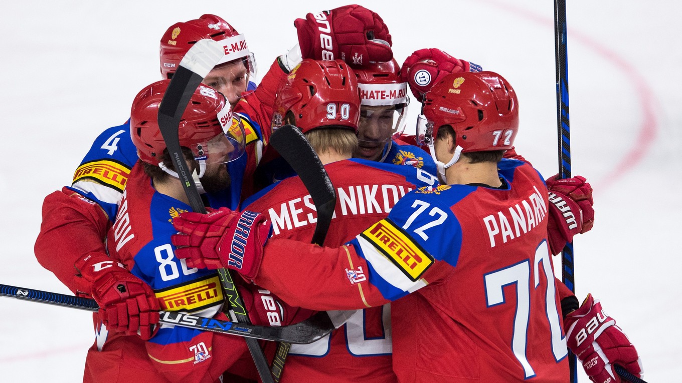Hokejisti Ruska bojujú o prvé miesto v skupine.