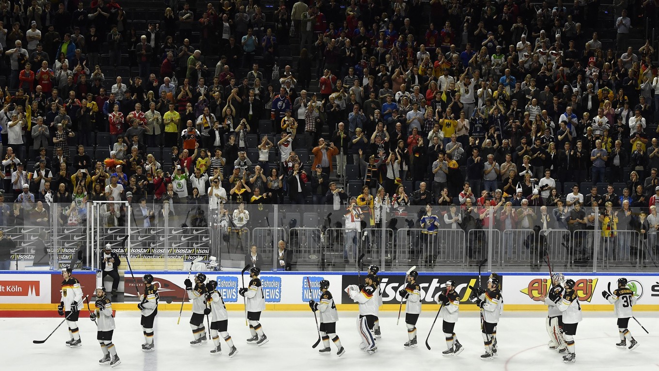 Nemeckí hokejisti sa lúčia s domácimi fanúšikmi. Vo svojom poslednom stretnutí na MS v hokeji 2017 dokázali potrápiť Kanadu.
