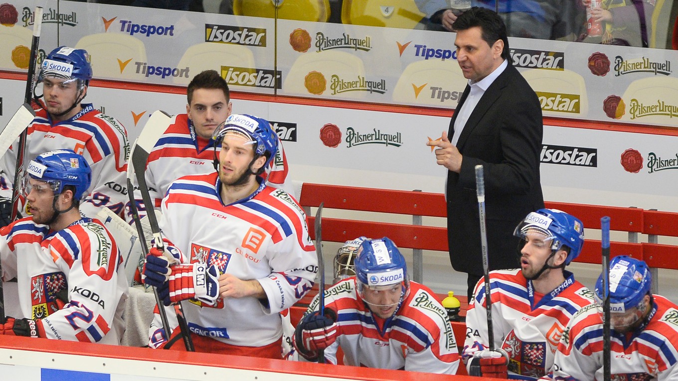 Vladimír Růžička (vpravo) je bývalým trénerom českej hokejovej reprezentácie.