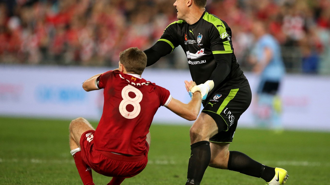 Steven Gerrard (vľavo) je legendou liverpoolskeho klubu.