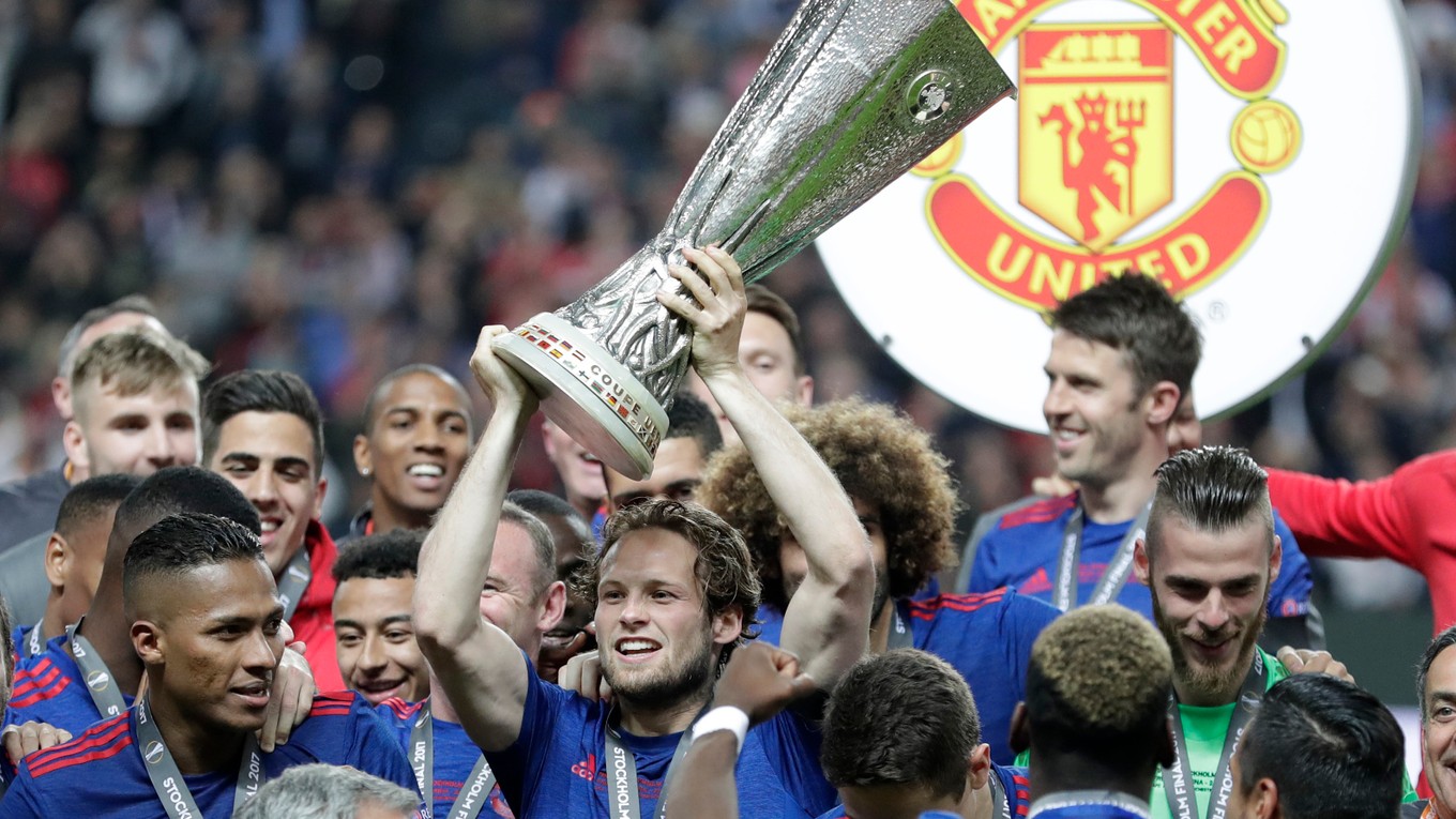 Futbalisti Manchestru United sa radujú z víťazstva v Európskej lige.
