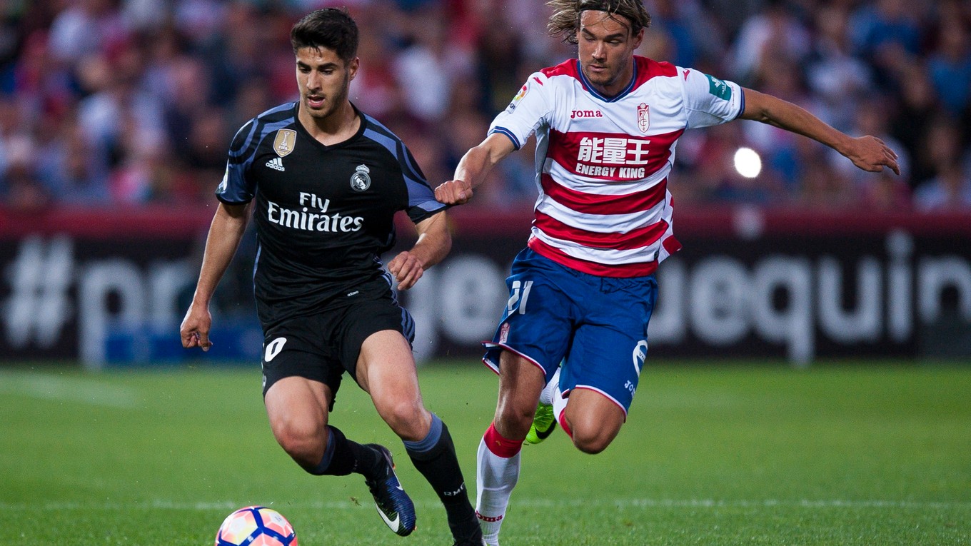 Marco Asensio (vľavo).