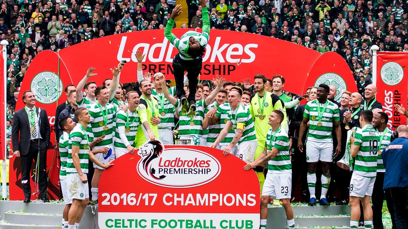Hráči Celticu Glasgow sa radujú z víťazstva v Škótskom pohári.