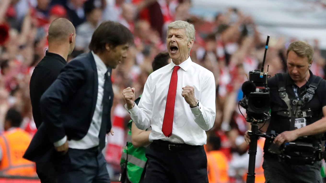 Radosť Arsena Wengera, trénera Arsenalu.