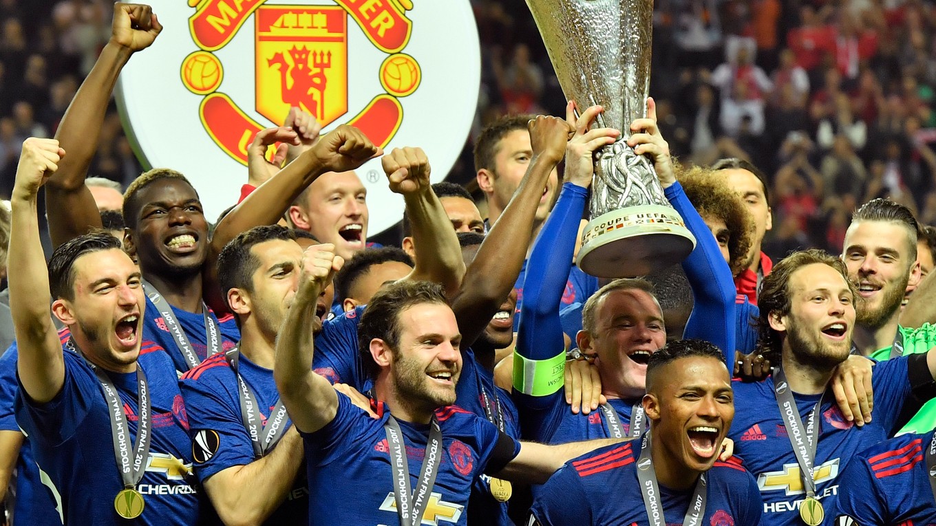 Futbalisti Manchesteru United nedávno oslavovali triumf v Európskej lige.
