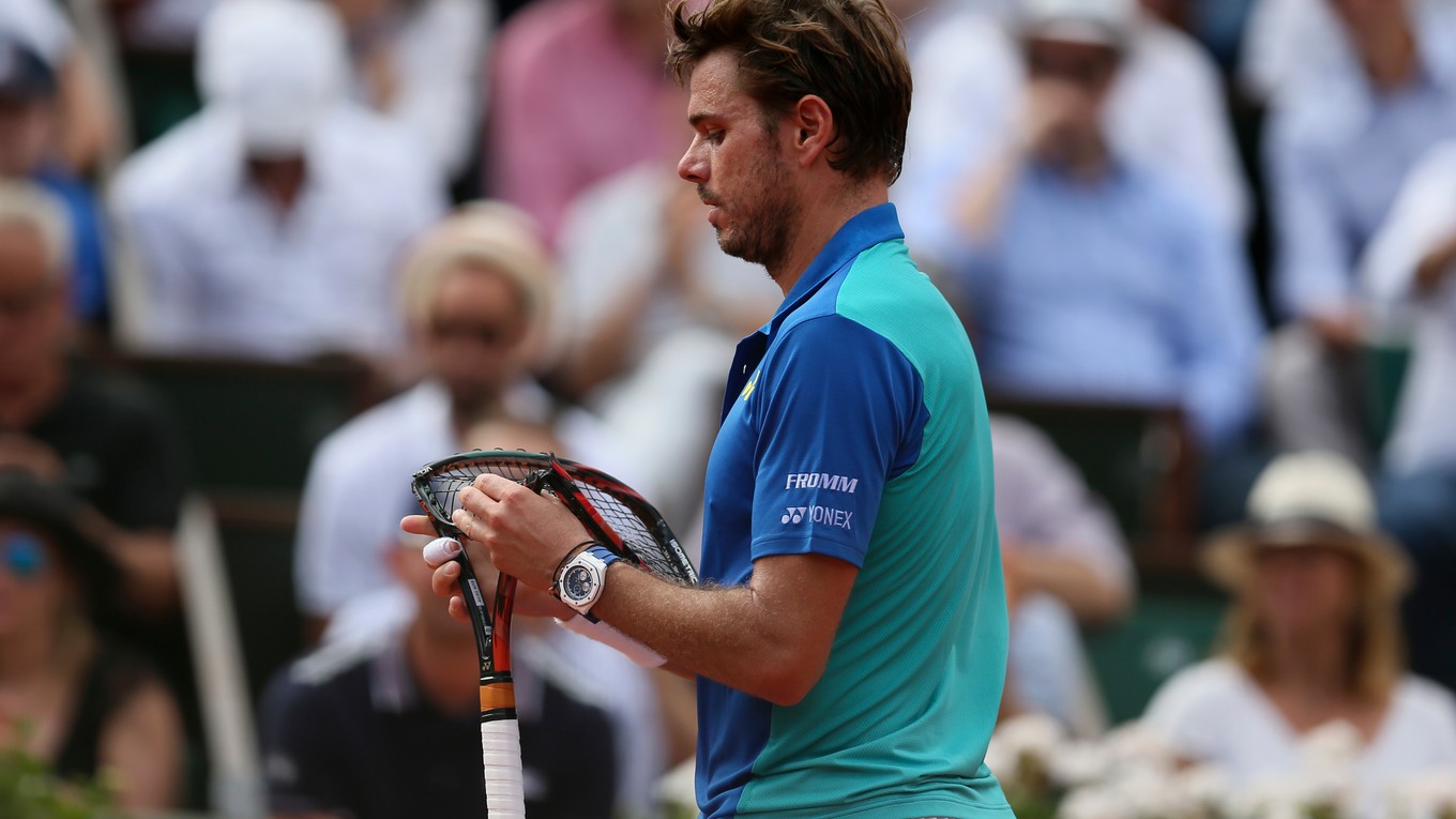 Stan Wawrinka to už na konci druhého setu nevydržal, čo si odniesla jeho raketa.