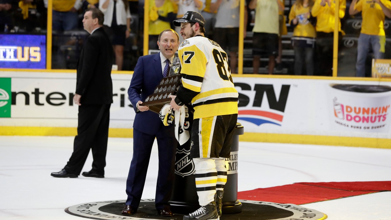 Cenu Conn Smythe Trophy pre najužitočnejšieho hráča play off NHL 2016/2017 získal Sidney Crosby. 
