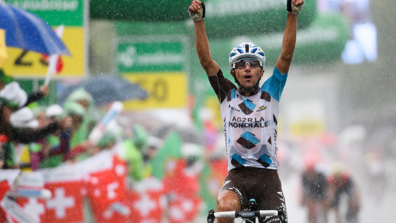 Domenico Pozzovivo oslavuje svoje etapové víťazstvo.