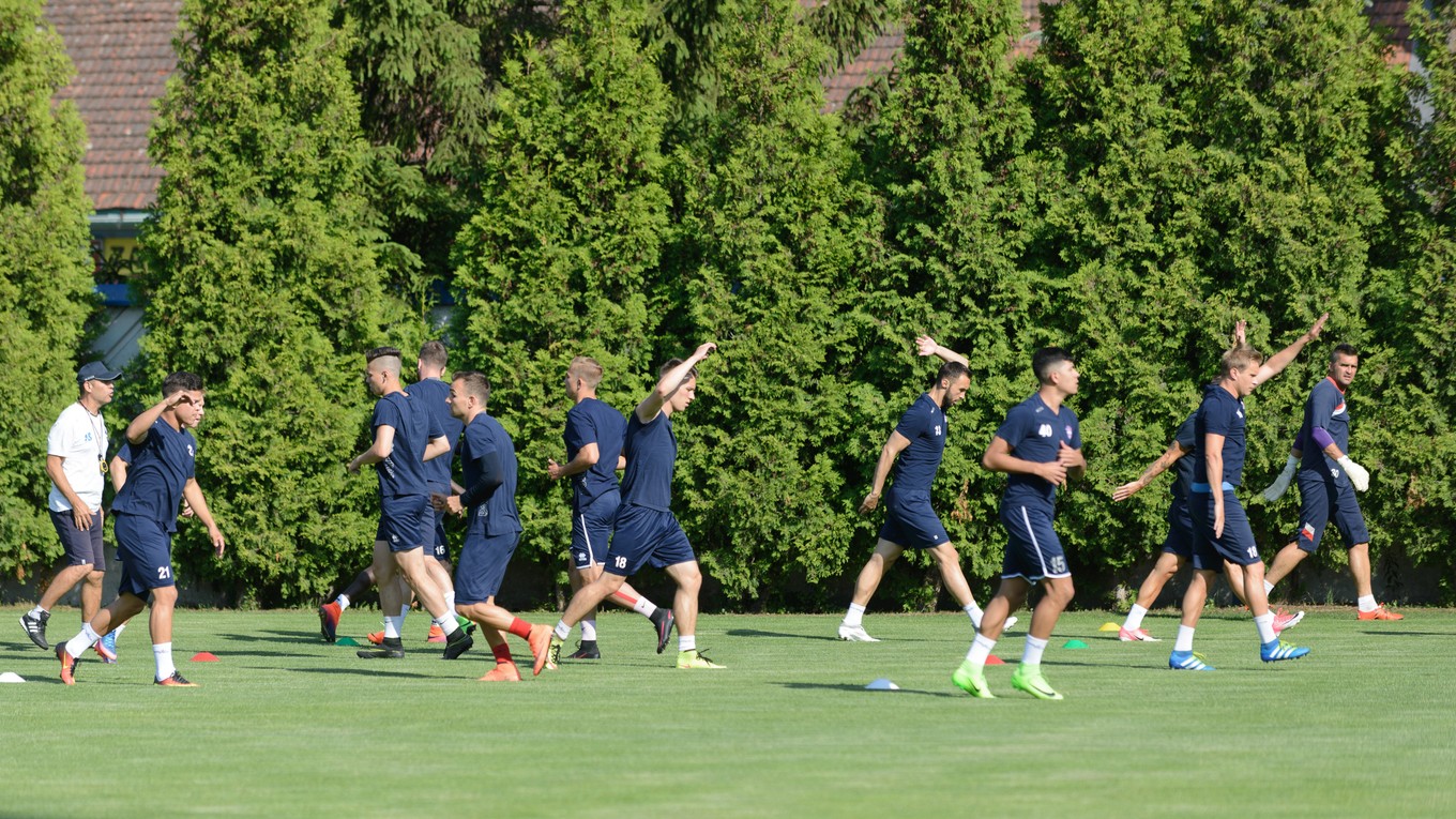 Futbalisti ViOnu Zlaté Moravce vo štvrtok 15. júna 2017 odštartovali vo Vrábloch letnú prípravu na novú sezónu Fortuna ligy.