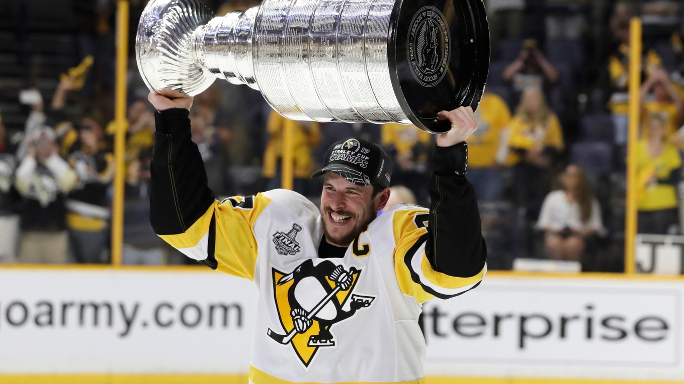 Šancu na zisk ďalších trofejí má kapitán Pittsburghu Sidney Crosby, ktorý už získal Conn Smythe Trophy pre najužitočnejšieho hráča finálovej série play-off.