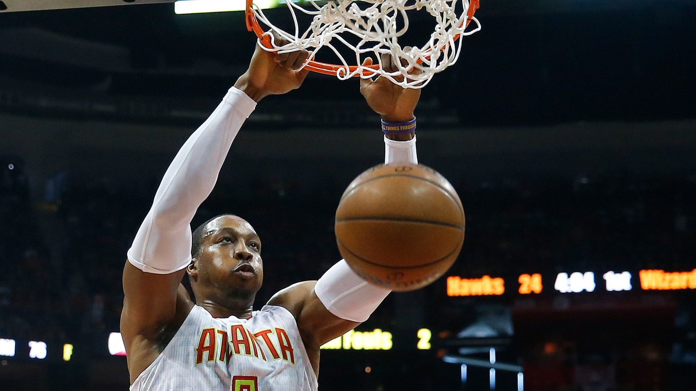 Dwight Howard sa v rámci zámorskej basketbalovej NBA sťahuje z Atlanty do Charlotte.