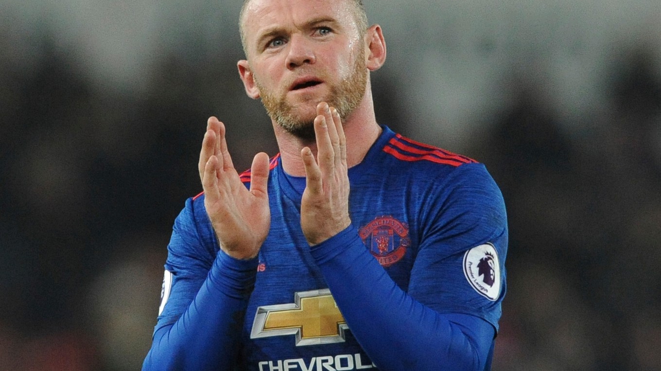 Wayne Rooney má ešte rok zmluvu s Manchesterom United.