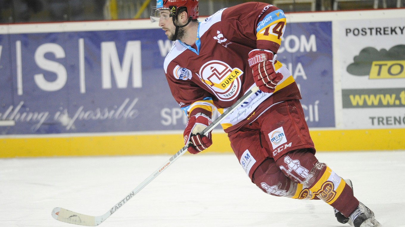 V minulej sezóne si Roman Tománek obliekal aj dres Dukly Trenčín.