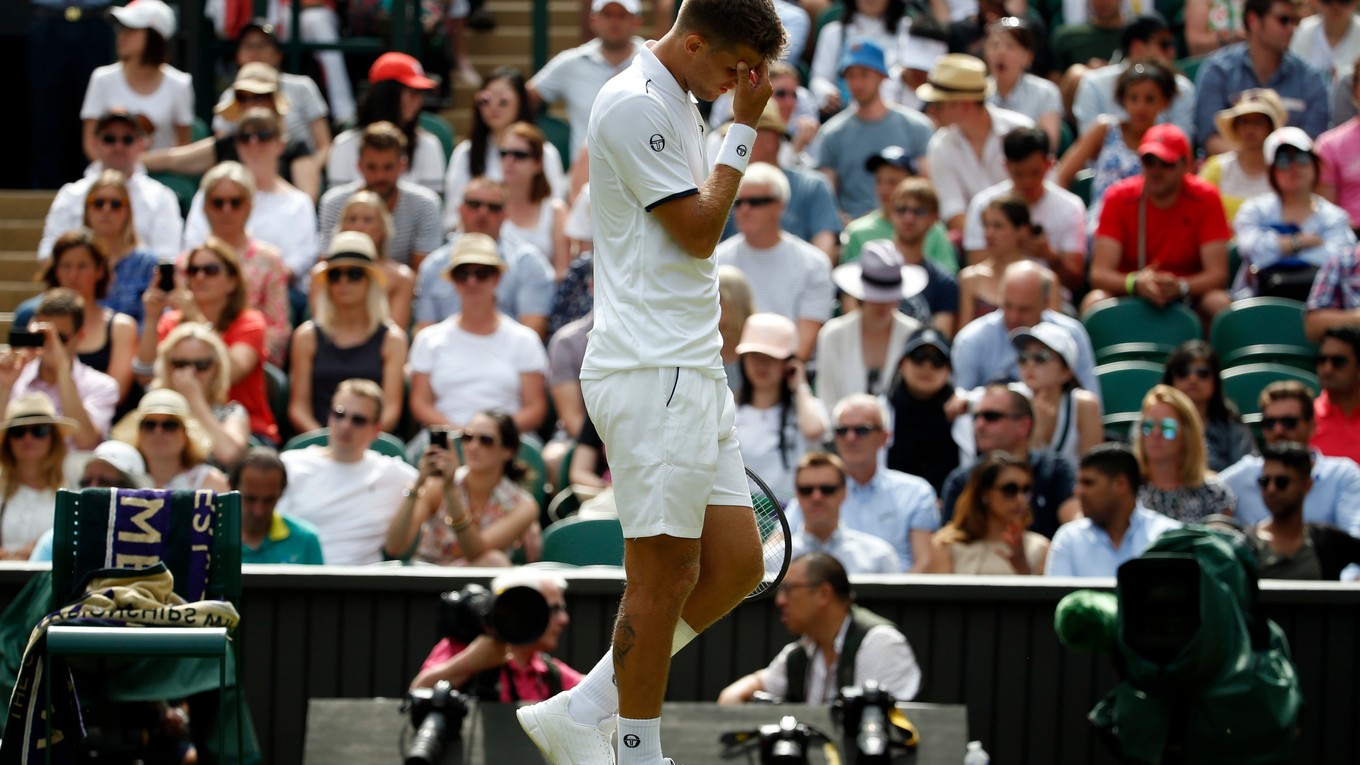 Martin Kližan skončil na Wimbledone v prvom kole, nedohral zápas proti Novakovi Djokovičovi.