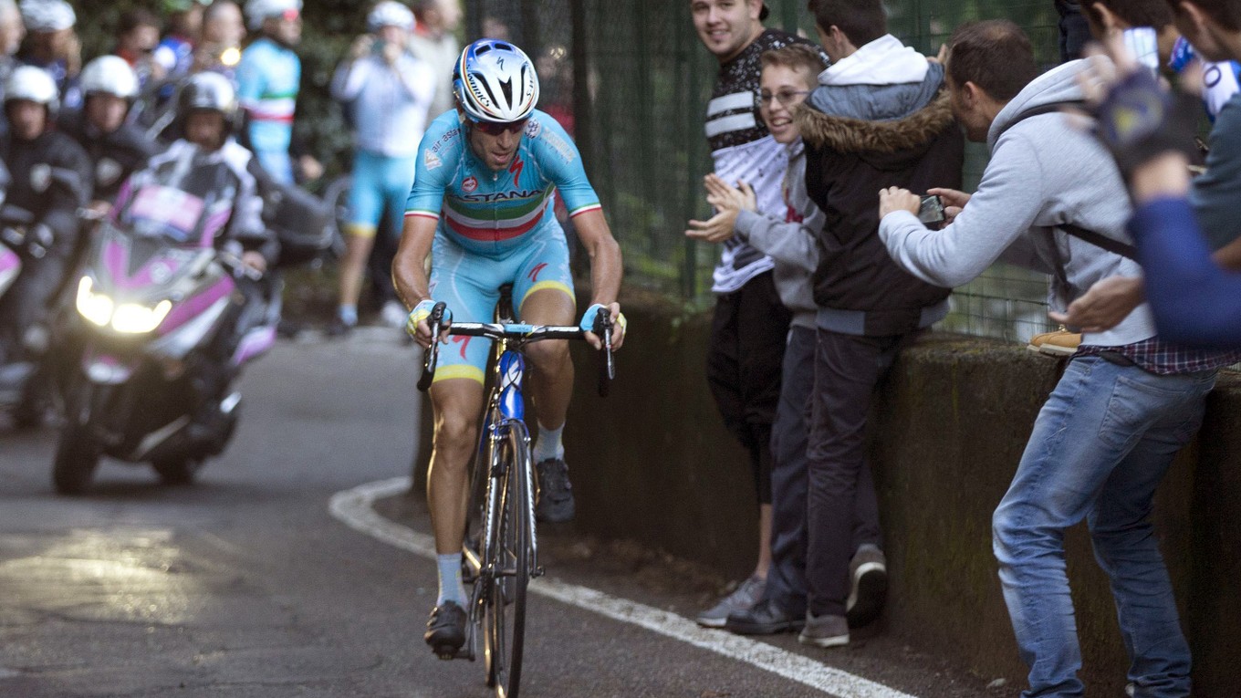 Pred dvoma rokmi vylúčili z pretekov Vuelta a Espaňa aj Vincenza Nibaliho, pretože sa držal mechanického vozidla.
