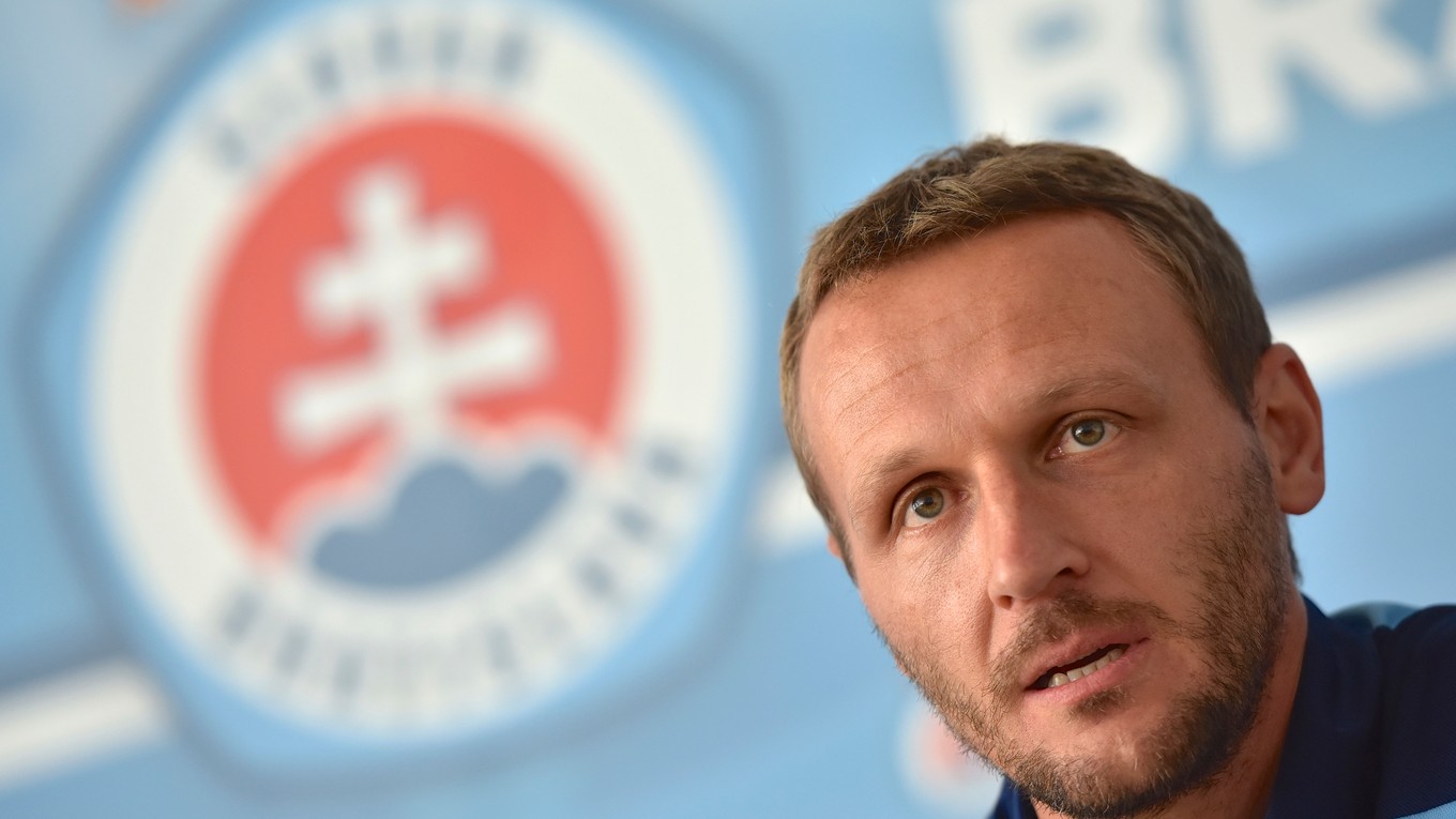Na snímke tréner A-mužstva ŠK Slovan Bratislava Ivan Vukomanovič počas tlačovej konferencie ŠK Slovan Bratislava pred odvetou 1. predkola Európskej ligy UEFA 2017/18.