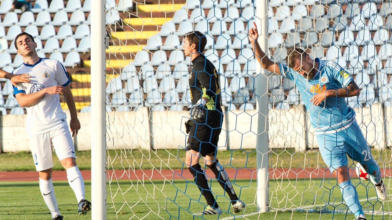 Slovanista Jakub Mareš sa raduje zo svojho gólu.