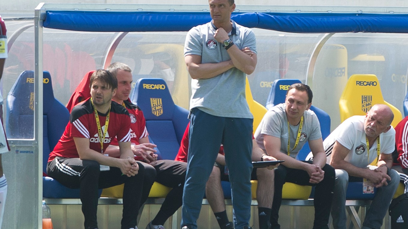 Na snímke tréner Podbrezovej Karol Praženica v zápase proti Dunajskej Strede.