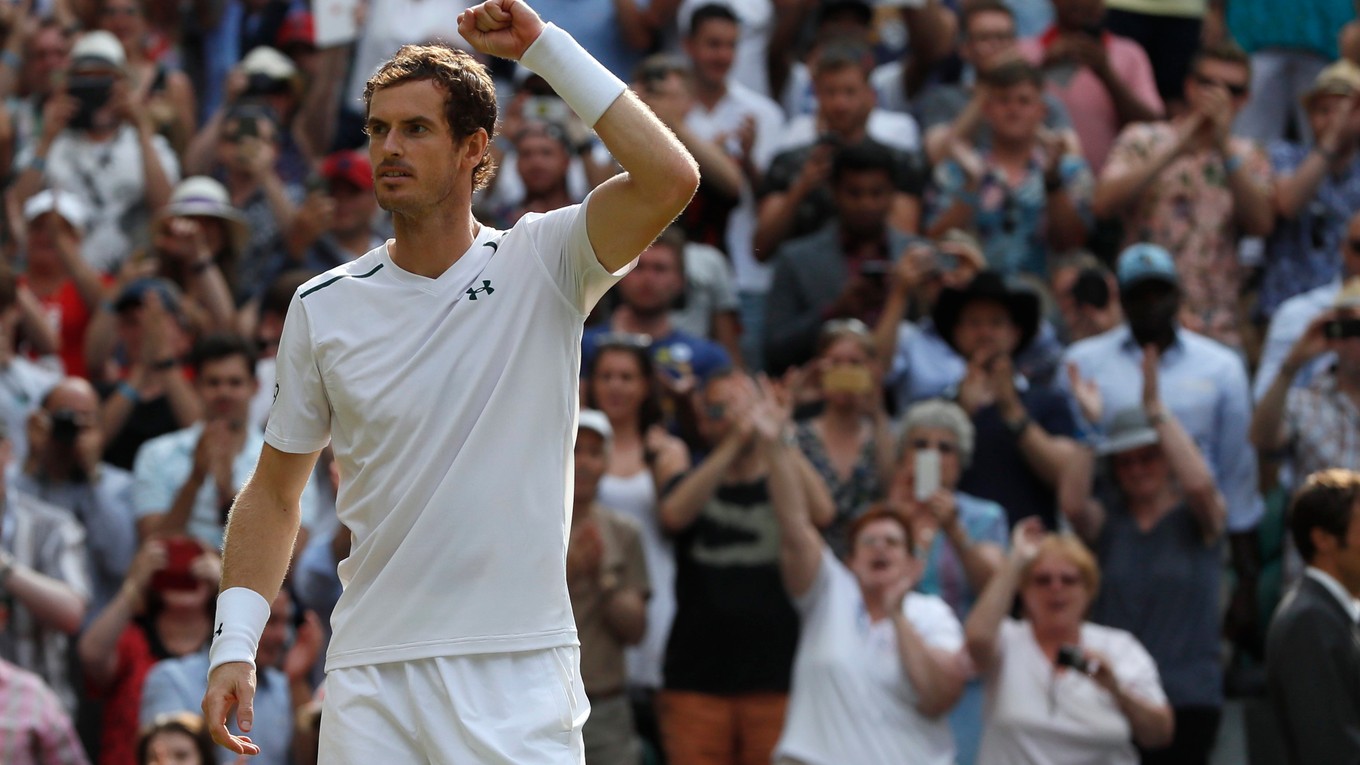 Andy Murray sa teší po postupe do štvrťfinále.