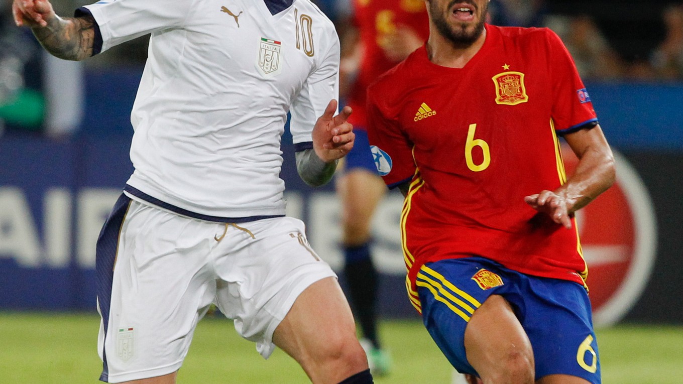Dani Ceballos (vpravo) sa stal najlepším hráčom nedávnych majstrovstiev Európy vo futbale hráčov do 21 rokov.