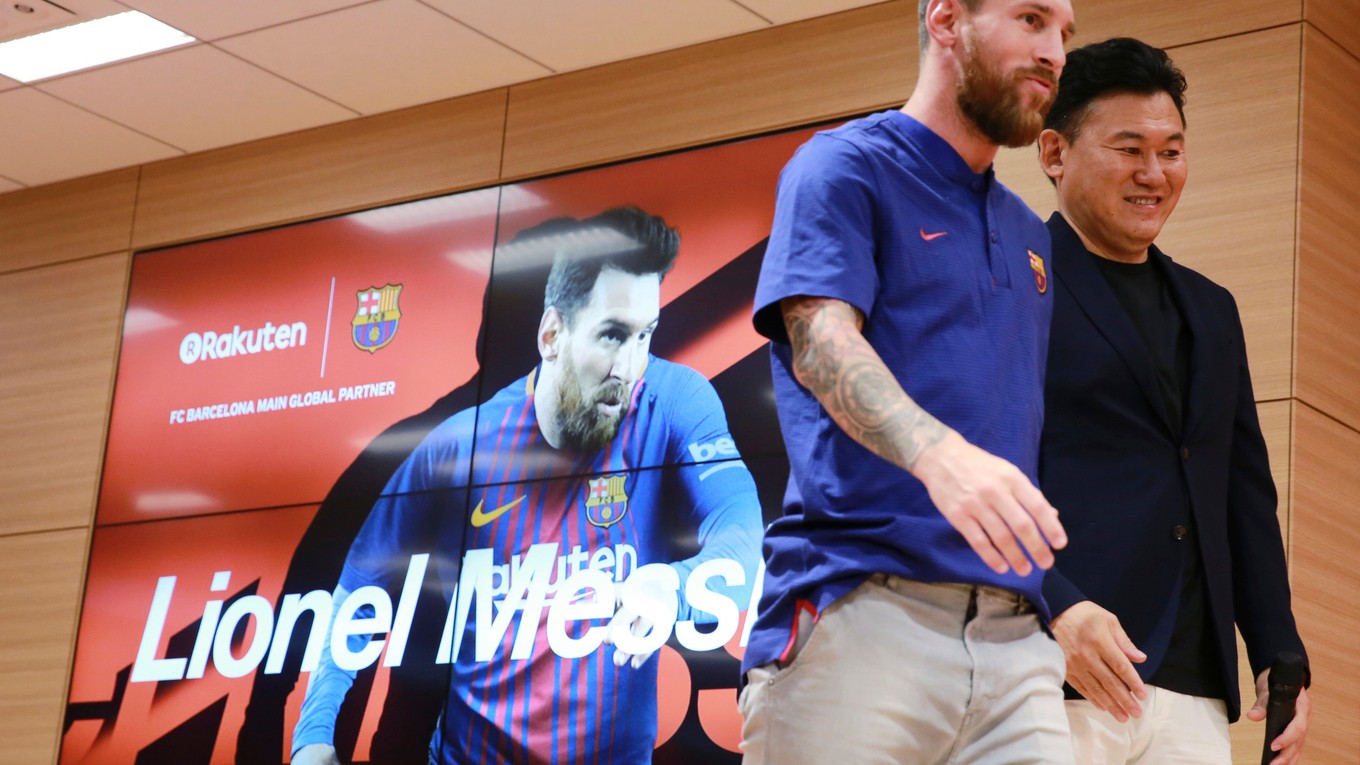 Lionel Messi sa s novým trénerom Barcelony ešte nestretol.