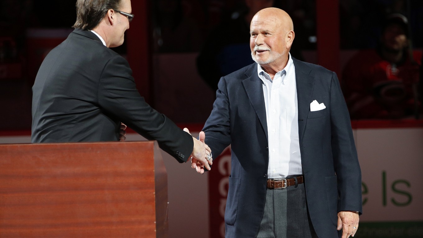 Peter Karmanos (vpravo) je vlastníkom Caroliny Hurricanes.