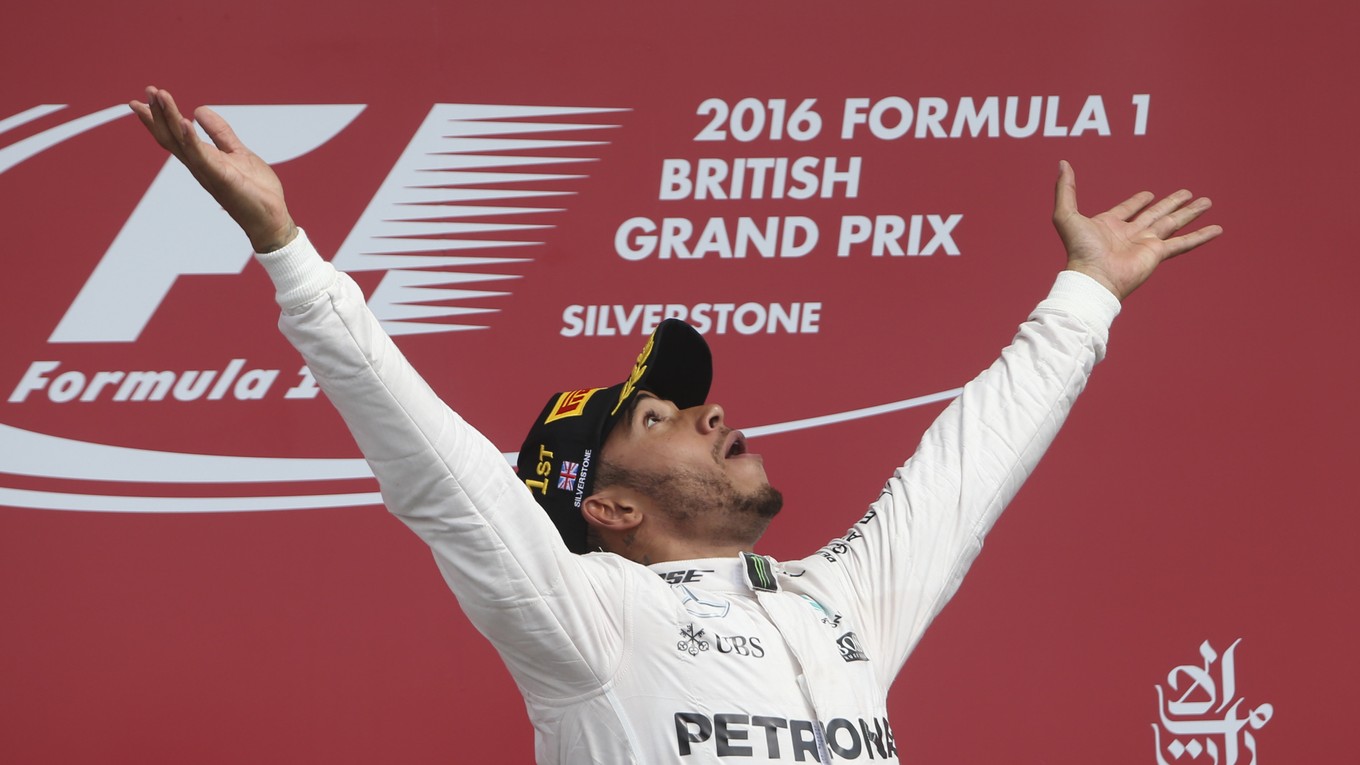 Vlani sa Lewis Hamilton tešil na Veľkej cene Veľkej Británie už zo svojho štvrtého miestneho víťazstva.