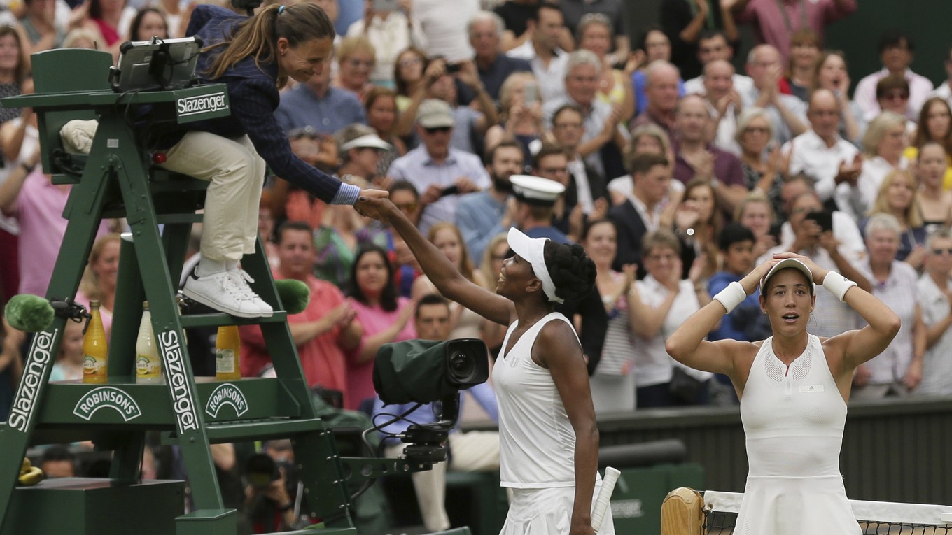 Španielska tenistka Garbine Muguruzová-Blancová spočiatku akoby ani neverila, že vyhrala slávny Wimbledon.