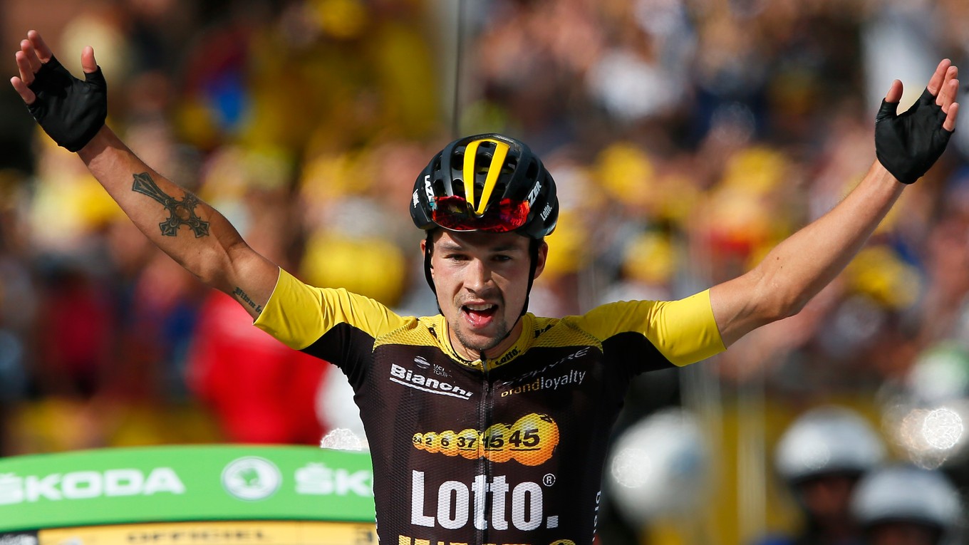 Supernáročnú prvú z dvoch alpských etáp na cyklistickej Tour de France 2017 vyhral Slovinec Primož Roglič. 