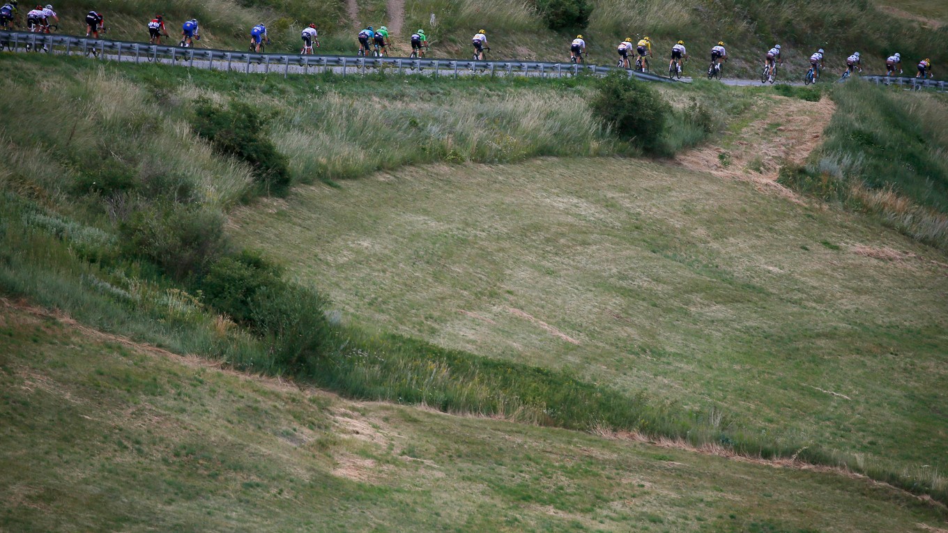 Cyklistov čaká najdlhšia etapa na Tour de France 2017.