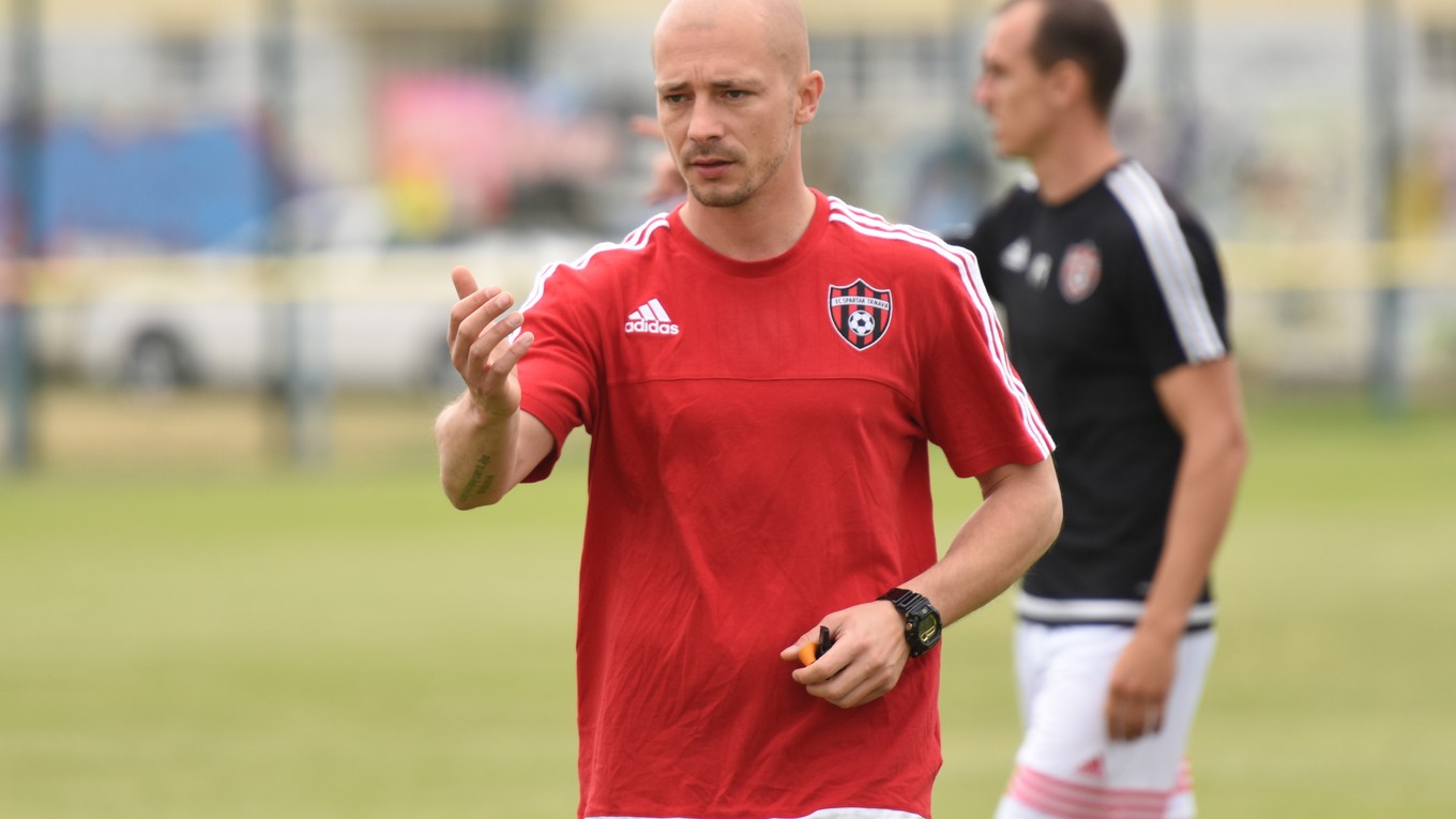 Zaujímavou akvizíciou je Srb Nestor el Maestro, ktorý má aj britské občianstvo. V novej sezóne povedie Trnavu.