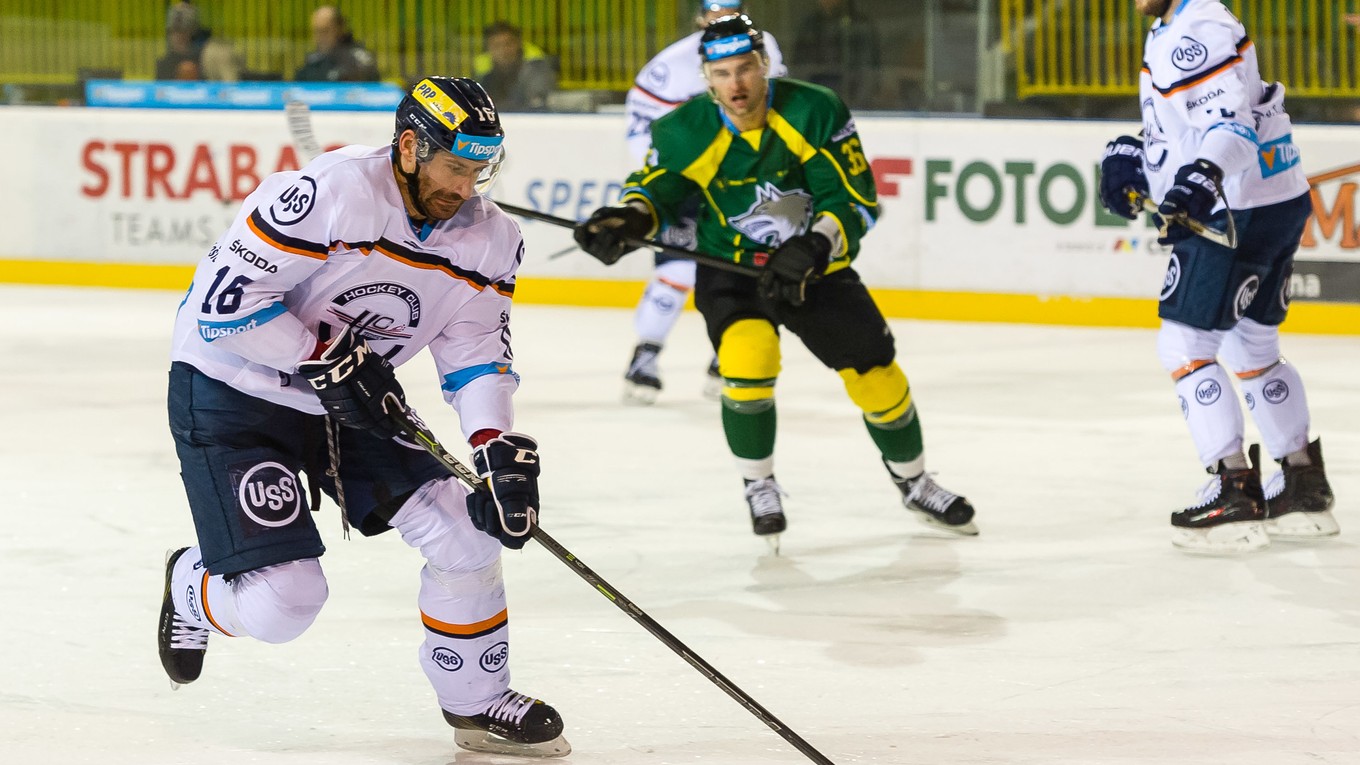 Jiří Vašíček (vľavo) si v minulej sezóne obliekal dres HC Košice.