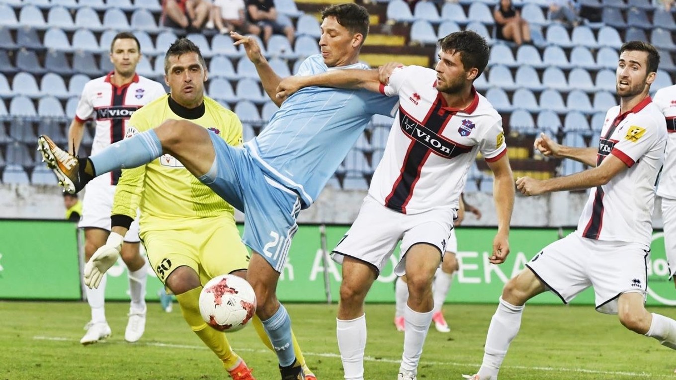 Slovanista Hološko medzi štvoricou vionistov. Zľava Dobrotka, Kováč, Záhumenský a Urgela.