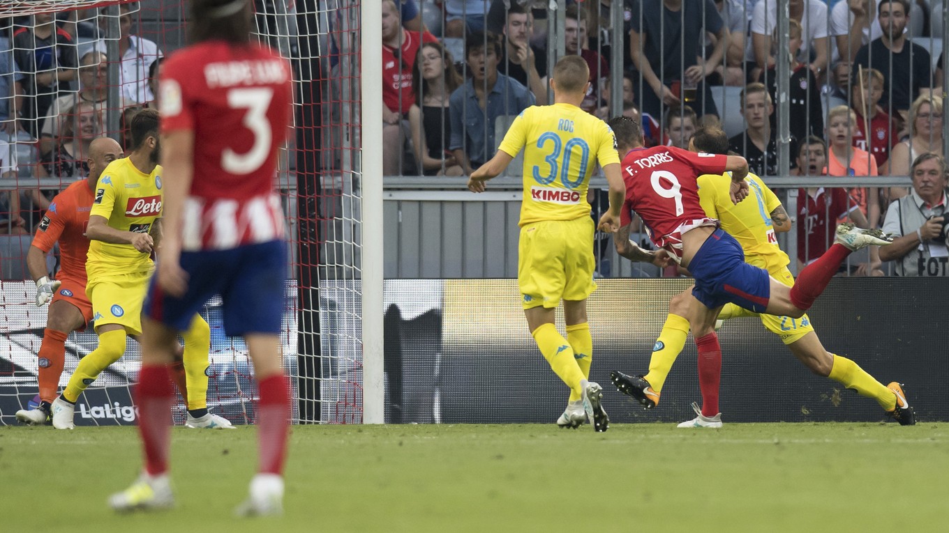 Fernando Torres strieľa vyrovnávajúci gól.